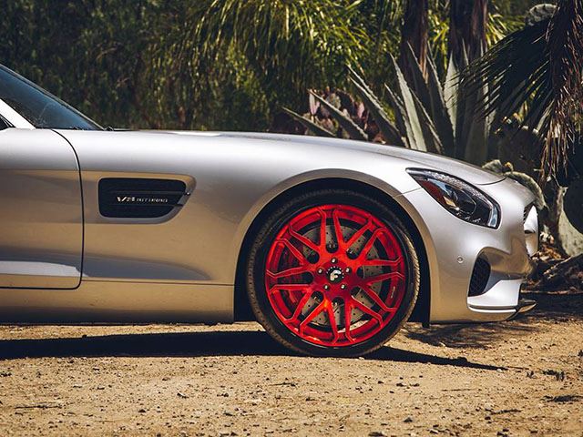 Красные диски - всё, что нужно, чтобы сделать Mercedes-AMG GT совершенным